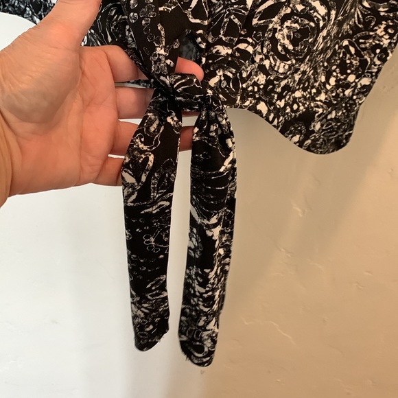 Zac & Rachel Woman Black and White Blouse * 1X - Picture 4 of 13